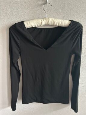 White House Black Market Forme Long Sleeve Top